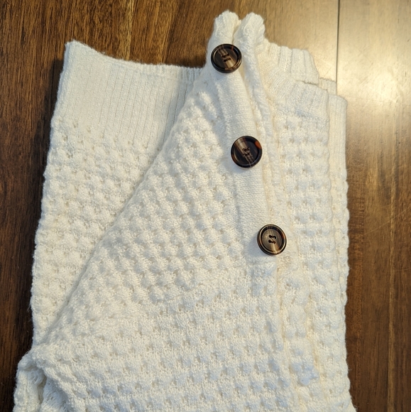 Staccato Sweaters - EUC Staccato Woman's White Sweater - Large